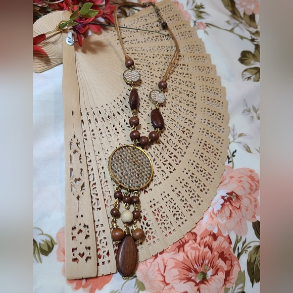 Unique Vintage Brown and Cream Beaded Necklace - Picture 5 of 6
